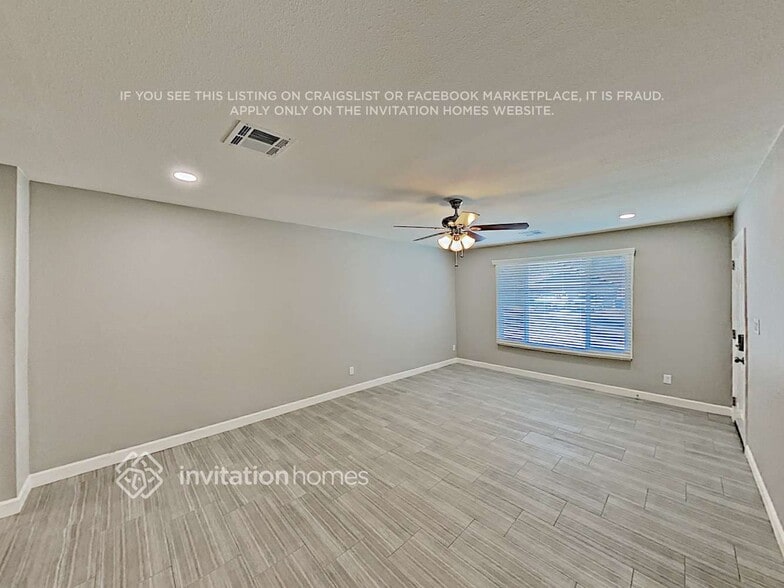 Building Photo - 2440 E Manhatton Dr