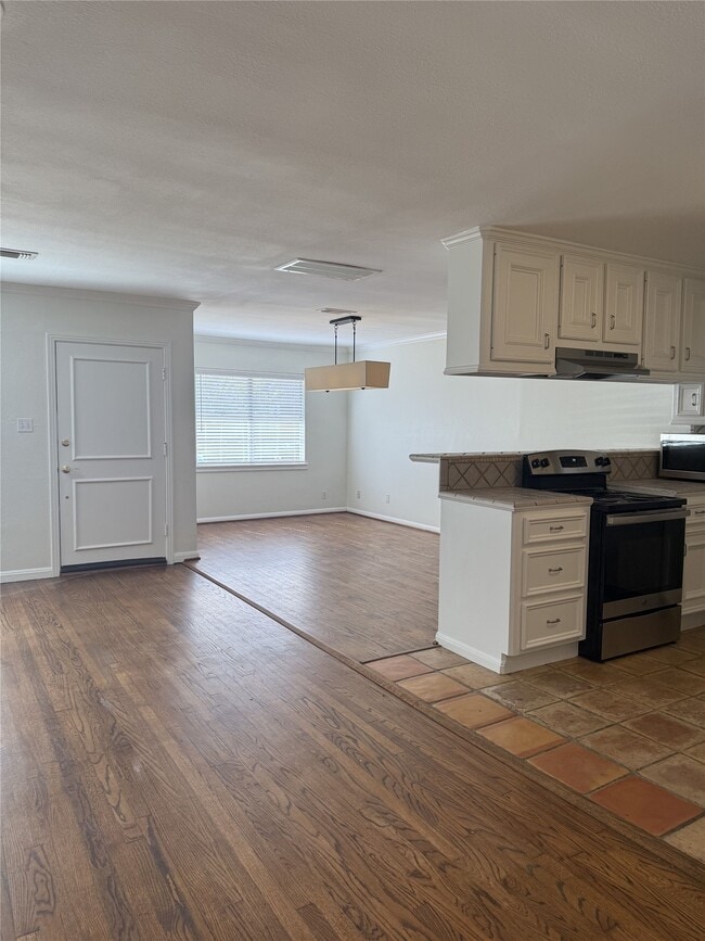 Building Photo - 1234 Gardenia Dr