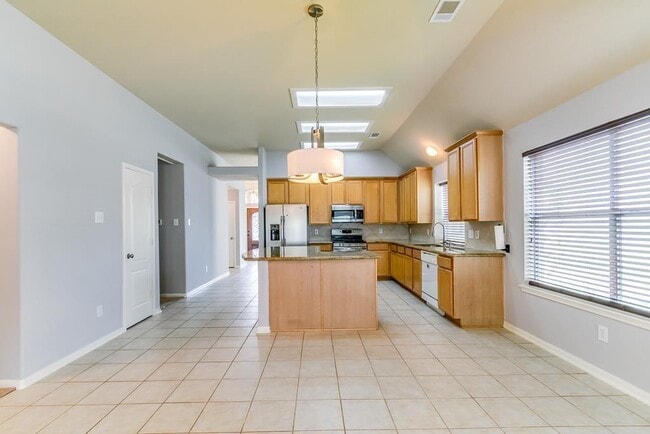Building Photo - 16802 Village View Trail