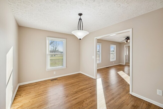 Building Photo - 353 Branham Mill Rd