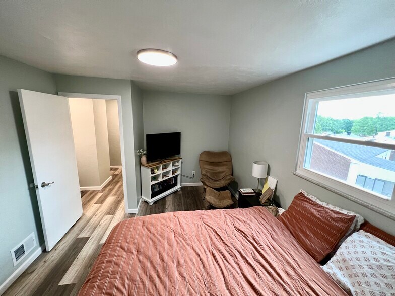 Building Photo - 8099 Nuttals Grove Rd