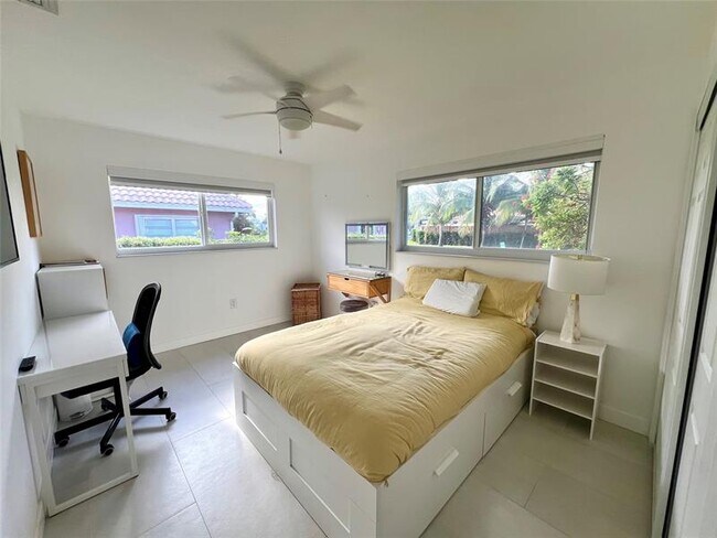 Building Photo - 1433 SE 5th Ct