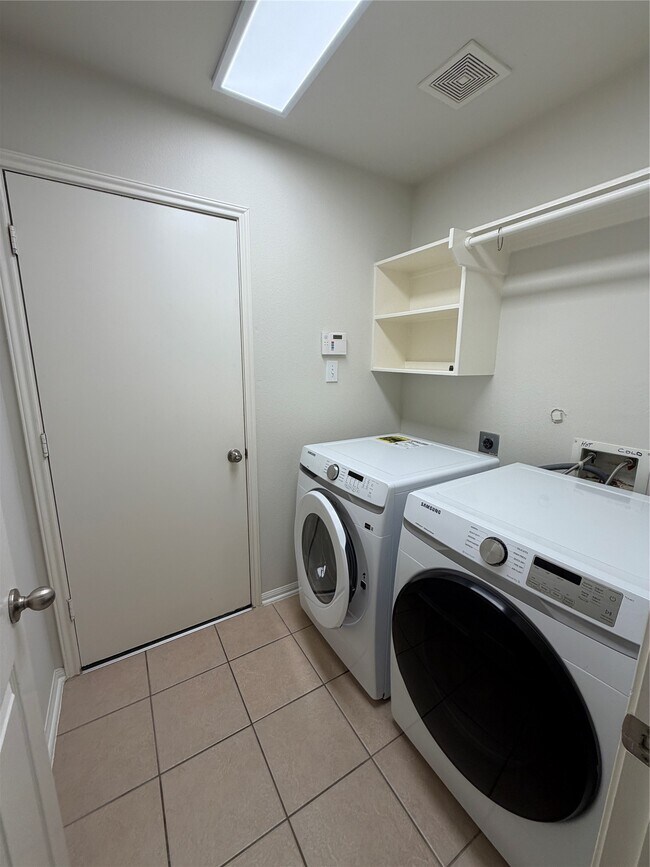 Building Photo - 31 W Spindle Tree Cir