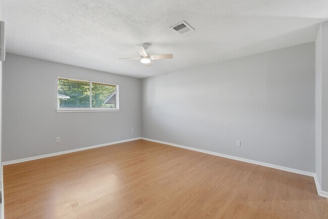 Building Photo - 25611 Timberlane Dr