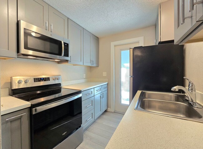 Building Photo - 2 Bedroom Unit Available Now in Gold Bar