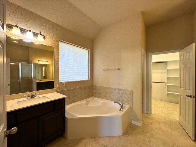 Building Photo - 3117 Hidalgo Loop