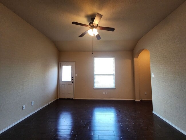 Building Photo - Wood Like Tile Flooring & Vinyl Plank - No Carpet / 1 Story Unit/ Fenced in Yard / Interior Washe...