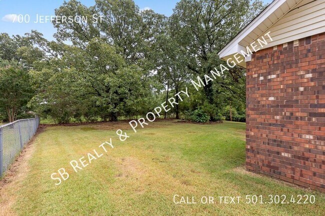 Building Photo - 700 Jefferson Dr