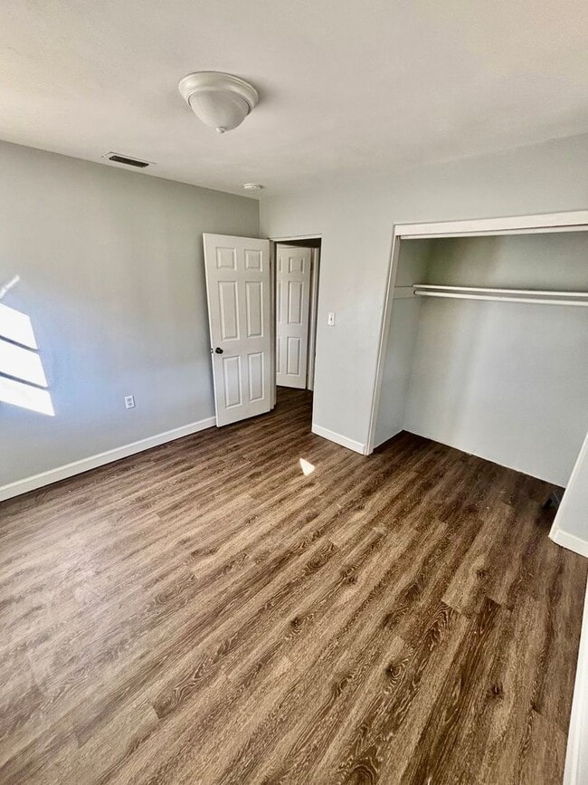 Building Photo - 4939 Flamingo Ln