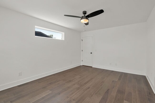 Building Photo - Modern Living In East Nashville!