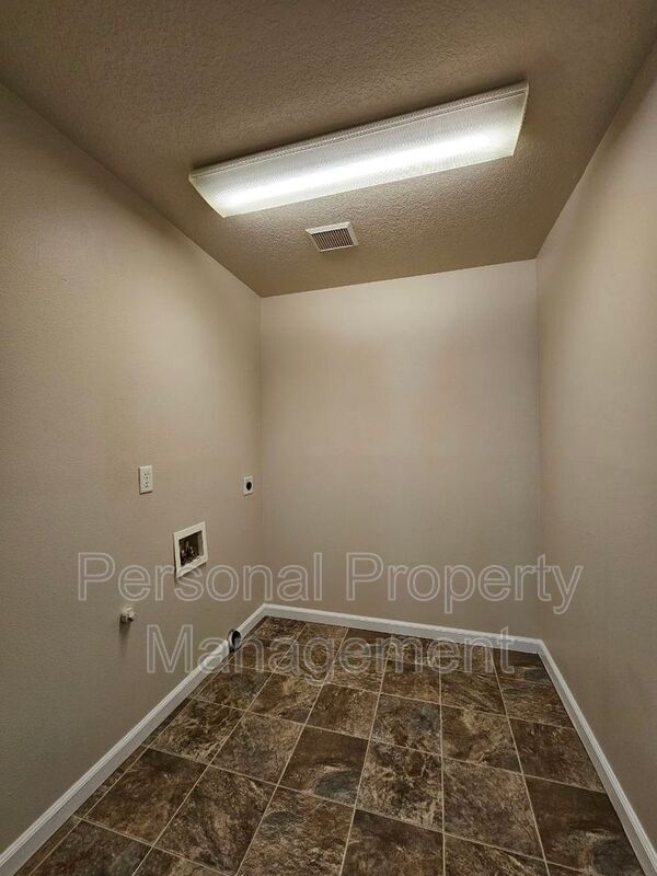 Building Photo - 11809 NE 26th Pl