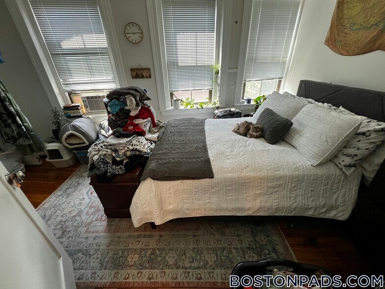 Building Photo - 114 Willow St