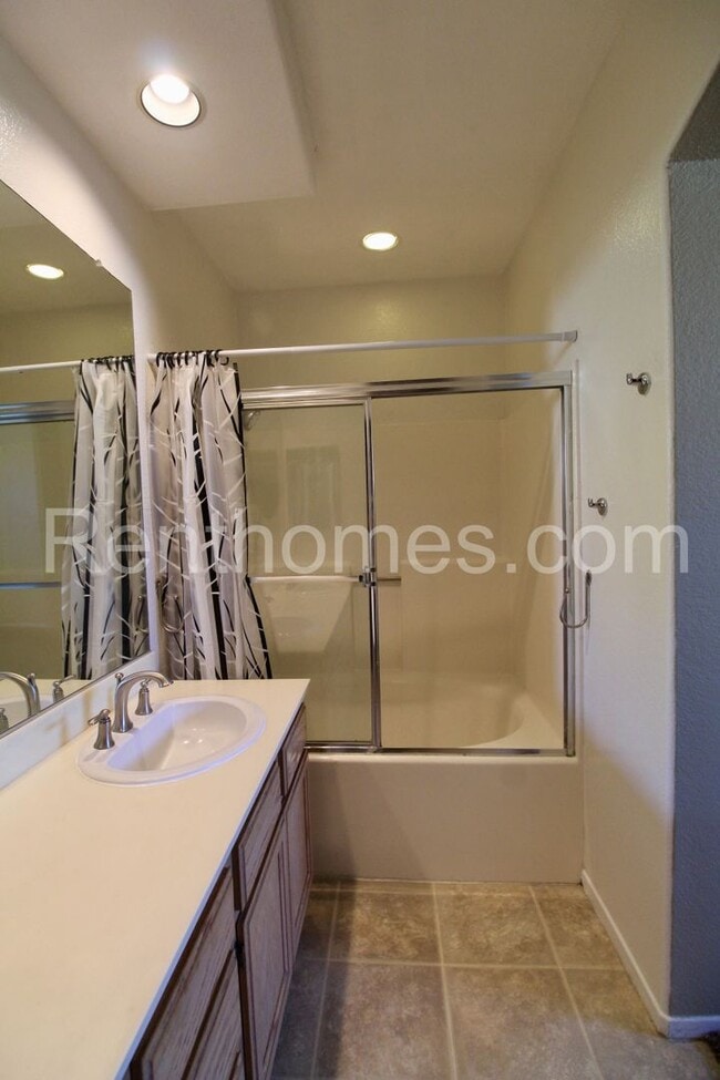 Building Photo - San Marcos, 1897 Matin Circle #217 - Great location! Close to shopping, restaurants, and easy acc...