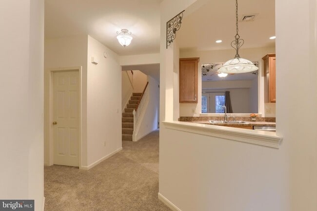 Building Photo - 712 Creekside Dr