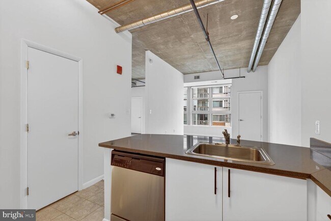 Building Photo - 1300 N St NW