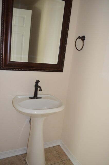 Building Photo - "Charming 3-Bed home with 2.5 Baths in the...
