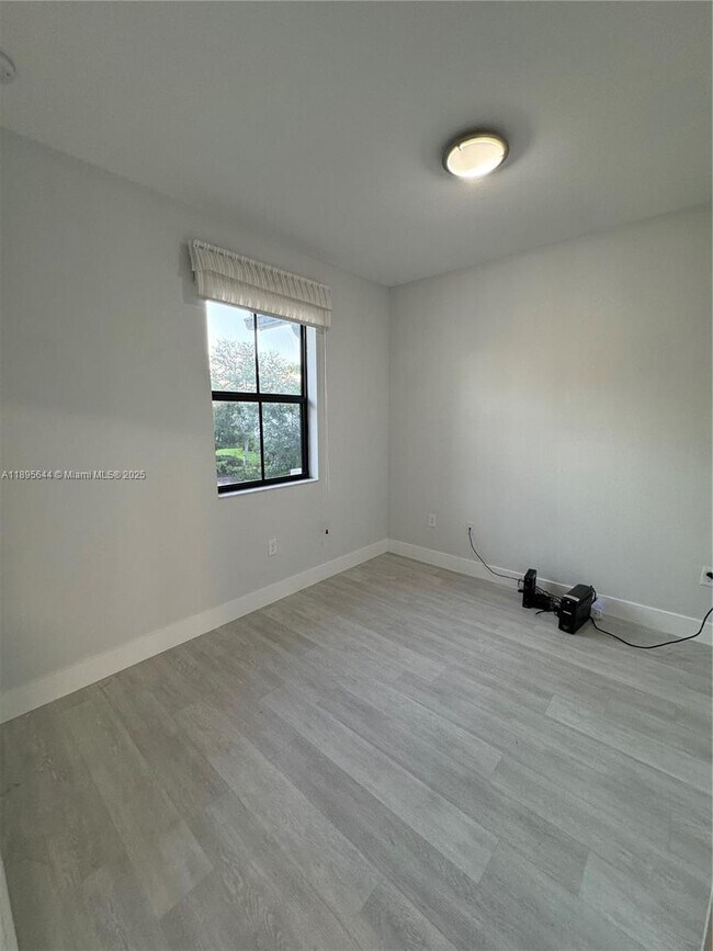 Building Photo - 4259 SW 164th Ct