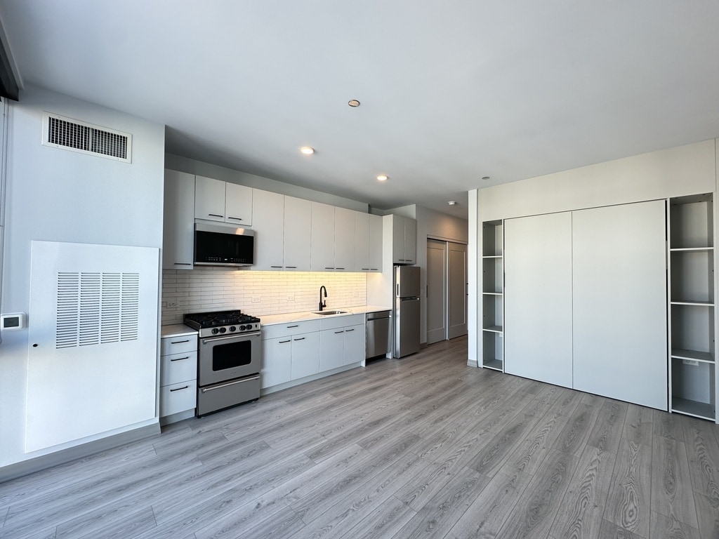 Building Photo - 2155 N Elston Ave