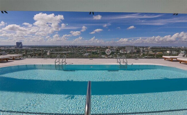 Building Photo - 2678 Tigertail Ave