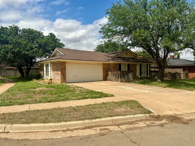 Building Photo - Spacious Home near Shadow Hills!