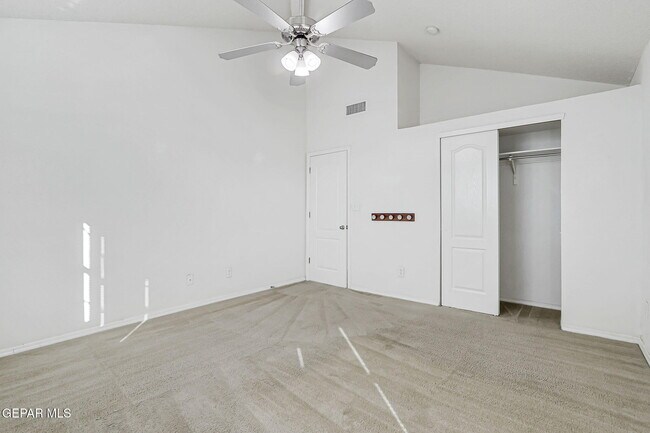 Building Photo - 3744 Tierra Isela Dr