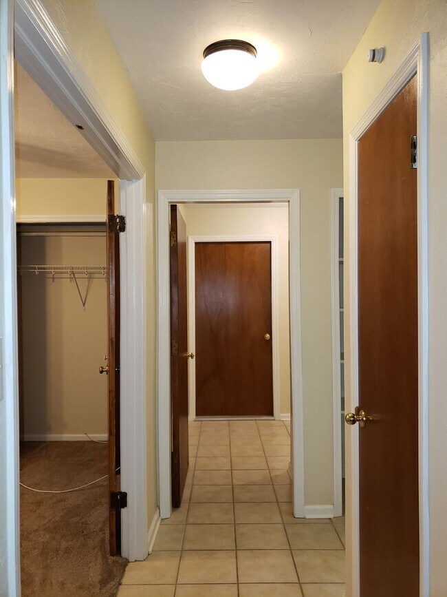 Building Photo - 2 Bedroom for rent January 2026 in NE Tall...