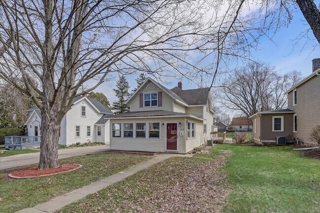 Primary Photo - 4Bed/2Bath - Home For Rent in Fort Atkinson