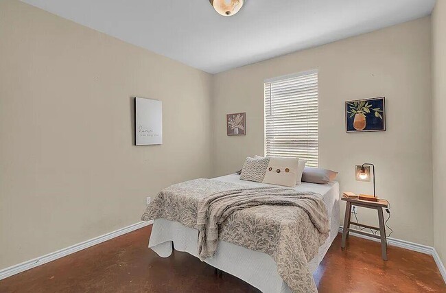 Building Photo - 137 Flat Creek Dr