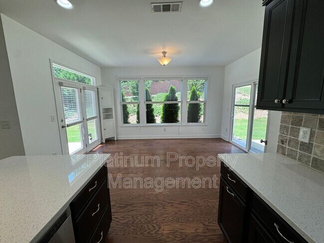 Building Photo - 2045 Birmingham Ct