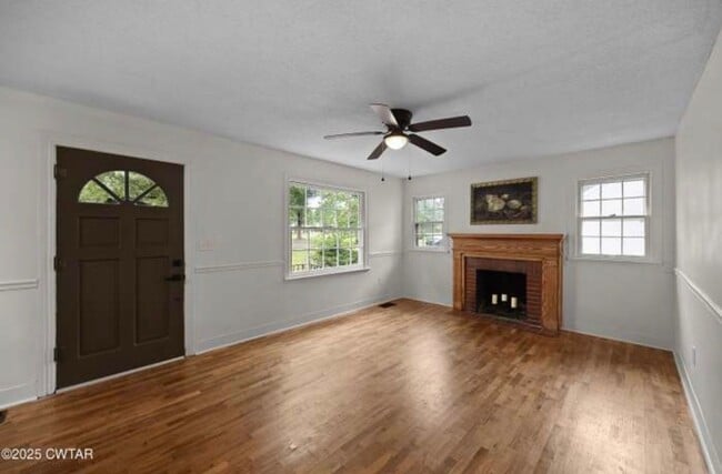 Building Photo - New Listing