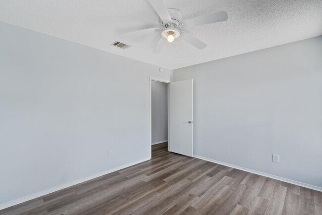 Building Photo - 11809 Eubank Dr