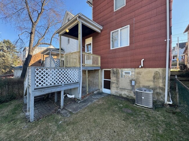 Building Photo - Spacious 4-Bed 2-Bath House!!