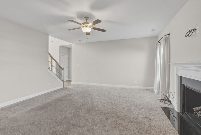 Building Photo - 5 bedroom waterfront property