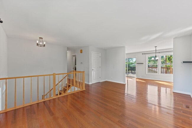 Building Photo - 147 Majestic Dr