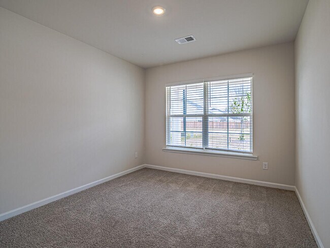 Building Photo - 1830 Lacebark Dr