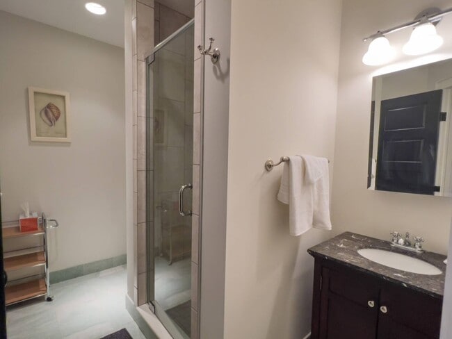 Building Photo - 118 Water Mill Towd Rd