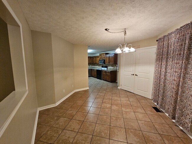 Building Photo - 3 Bedroom home in the Northfield subdivisi...