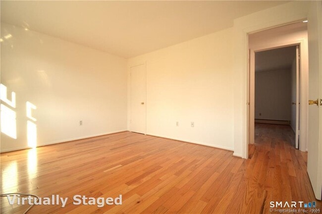 Building Photo - 5 Grandview Dr