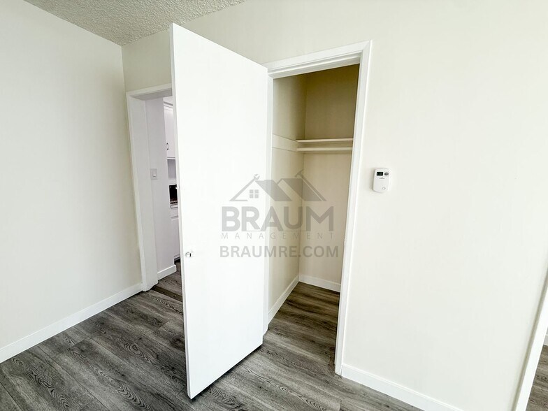 Building Photo - 5433 Sepulveda Blvd