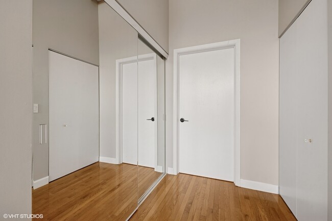 Building Photo - 221 E Cullerton St