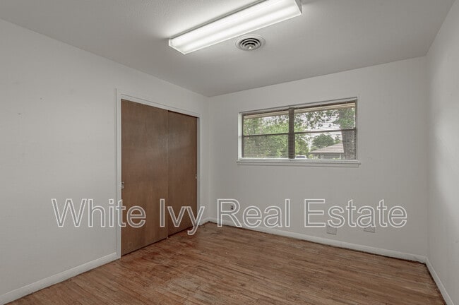 Building Photo - 2328 Ave N 1/2