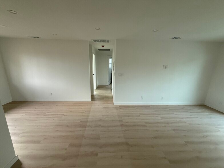 Building Photo - 14818 Astoria St