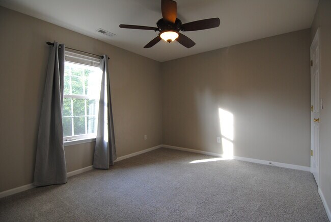 Building Photo - 10722 Edmundson Ave