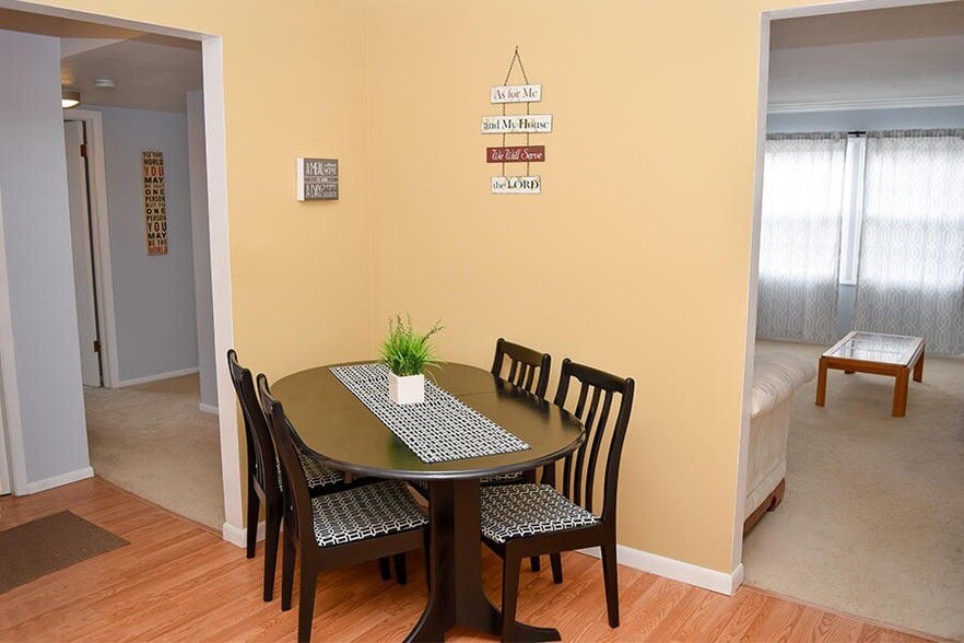 Building Photo - 2076 Chateau Ct