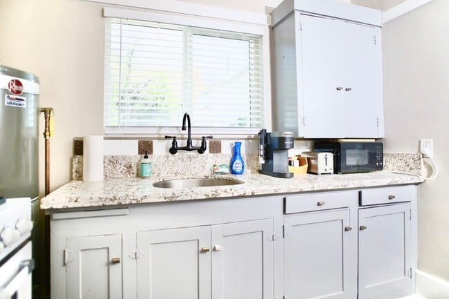 Building Photo - Furnished 1 Bedroom Downtown Tucson