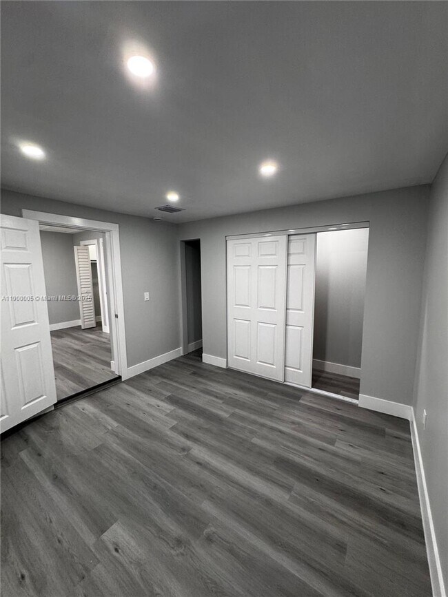 Building Photo - 3033 NW 32nd St