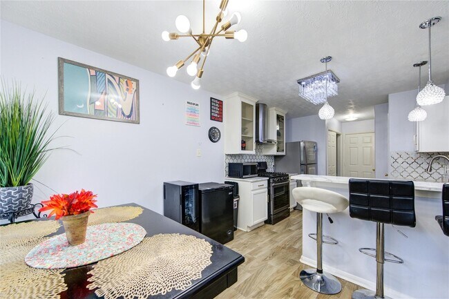 Building Photo - 19334 Strathmore Pl Ln