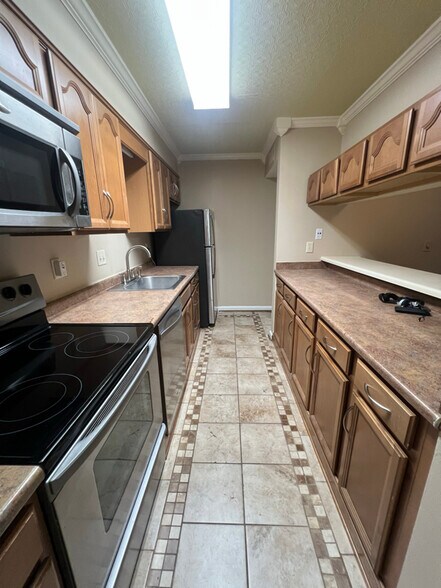 Building Photo - 416 Skyview Dr