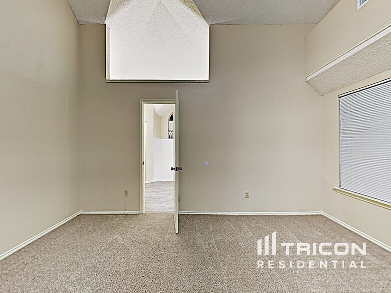 Building Photo - 1304 Farley Dr