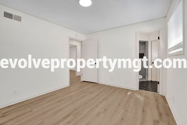 Building Photo - NEWLY RENOVATED HOME!